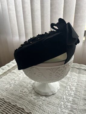 1940s, 1950s, 1960s Vintage Black Felt Hat